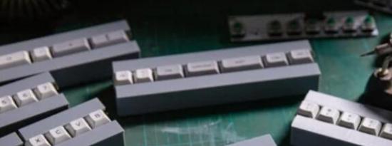 谷歌推出了一款酷儿外观的165厘米单排键盘