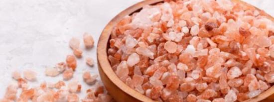 用粉红色的喜马拉雅盐减少钠的摄入量