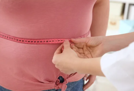 迹象表明你的腹部脂肪正在导致疾病