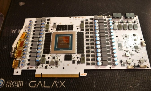 GALAX GeForce RTX 4090 HOF 的双 12 针连接器