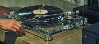 Audio Technica重新推出其1980年代SoundBurger便携式黑胶唱片播放器