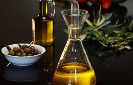 较高的橄榄油摄入量与较低的心血管疾病死亡率风险相关