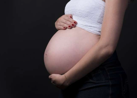 研究检查了怀孕期间分娩教育课程的好处
