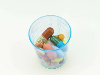 研究表明给受感染的患者联合使用抗生素可能会促进耐药性